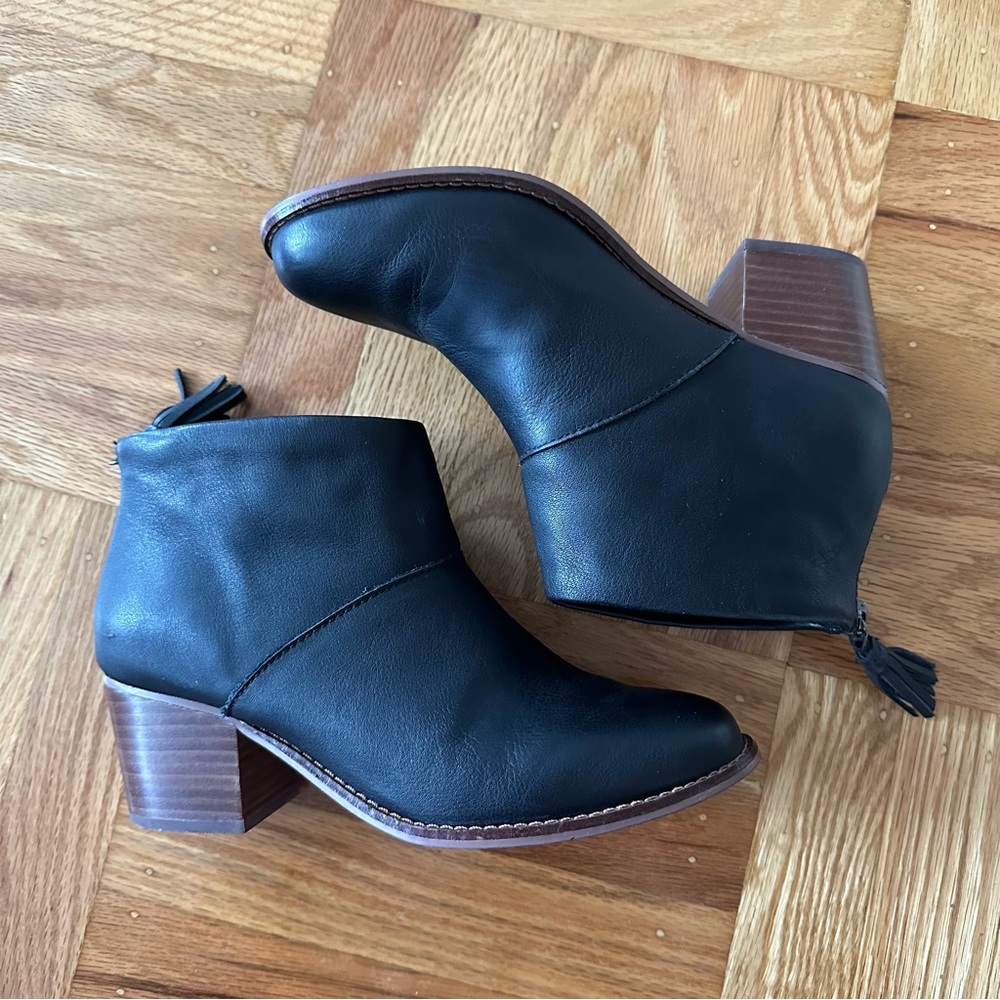 Tom’s Leila Black Leather Booties. Size 7